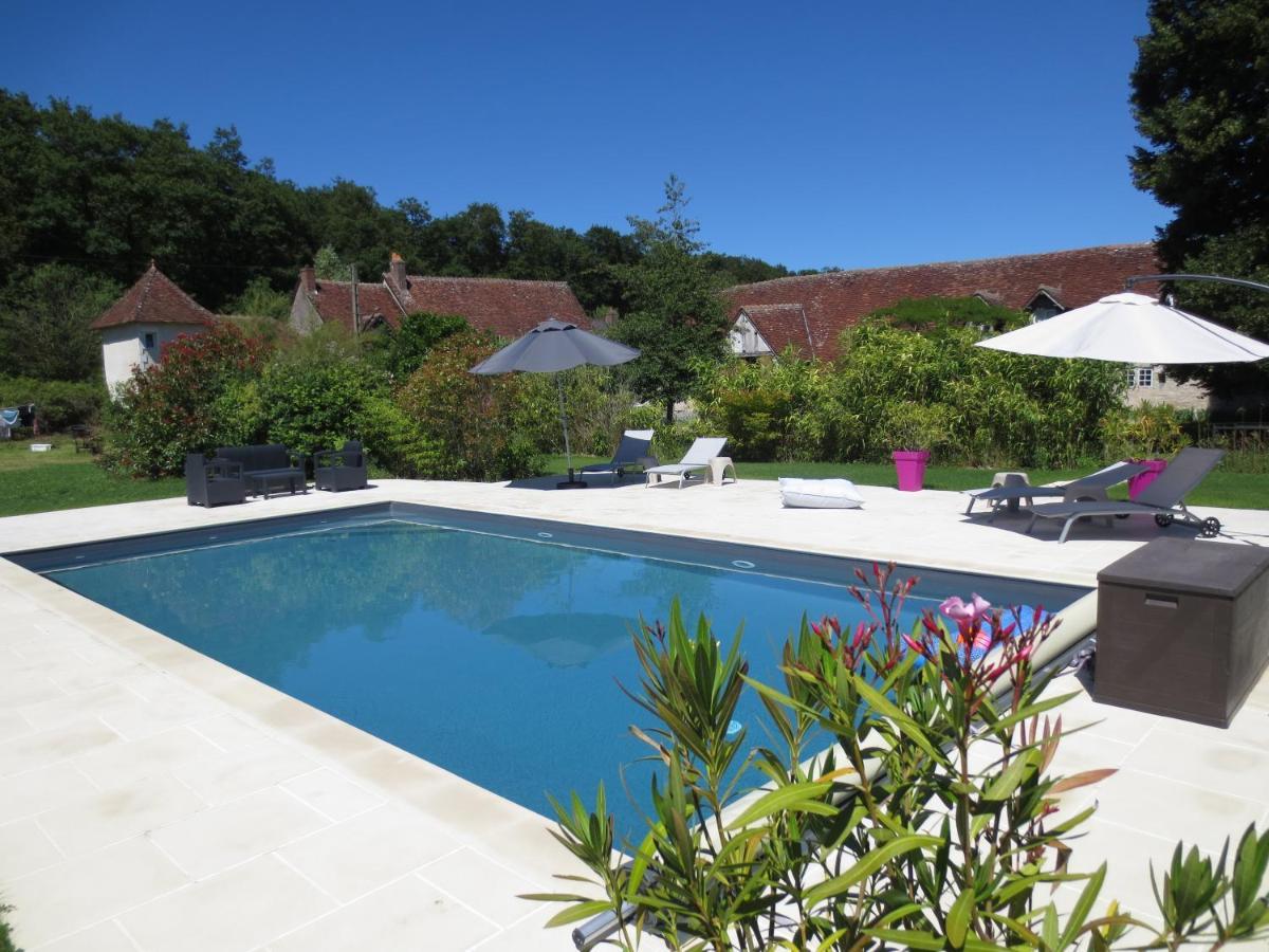 Le Grand Coudreau Bed & Breakfast Nazelles-Negron ภายนอก รูปภาพ