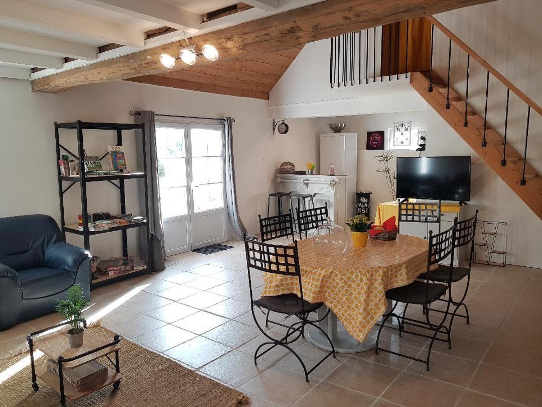 Le Grand Coudreau Bed & Breakfast Nazelles-Negron ภายนอก รูปภาพ