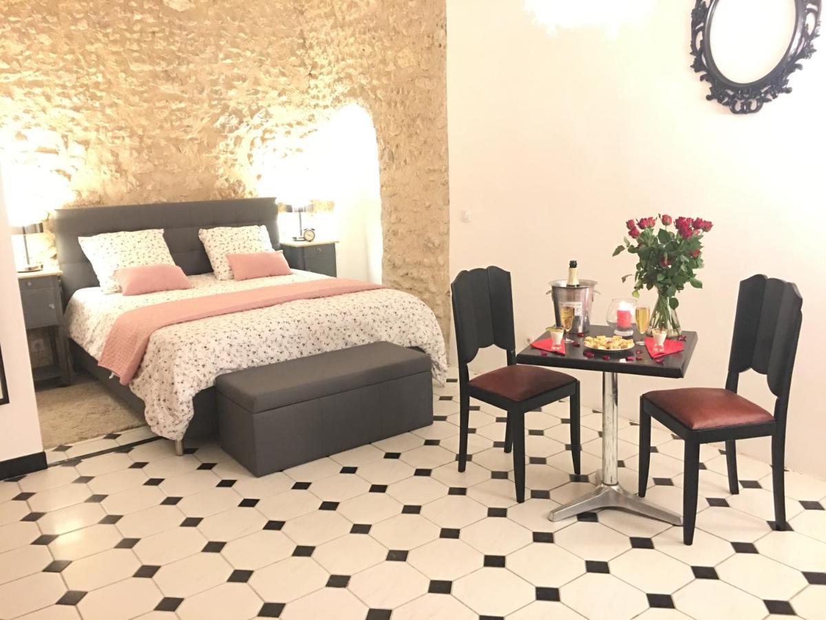 Le Grand Coudreau Bed & Breakfast Nazelles-Negron ภายนอก รูปภาพ